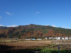 033 紅葉の山々