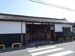 168 長屋門