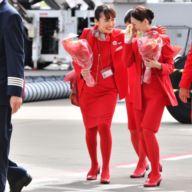 赤いタイツのオーストリア航空ca B B L T 赤いタイツのオーストリア航空ca B B L T