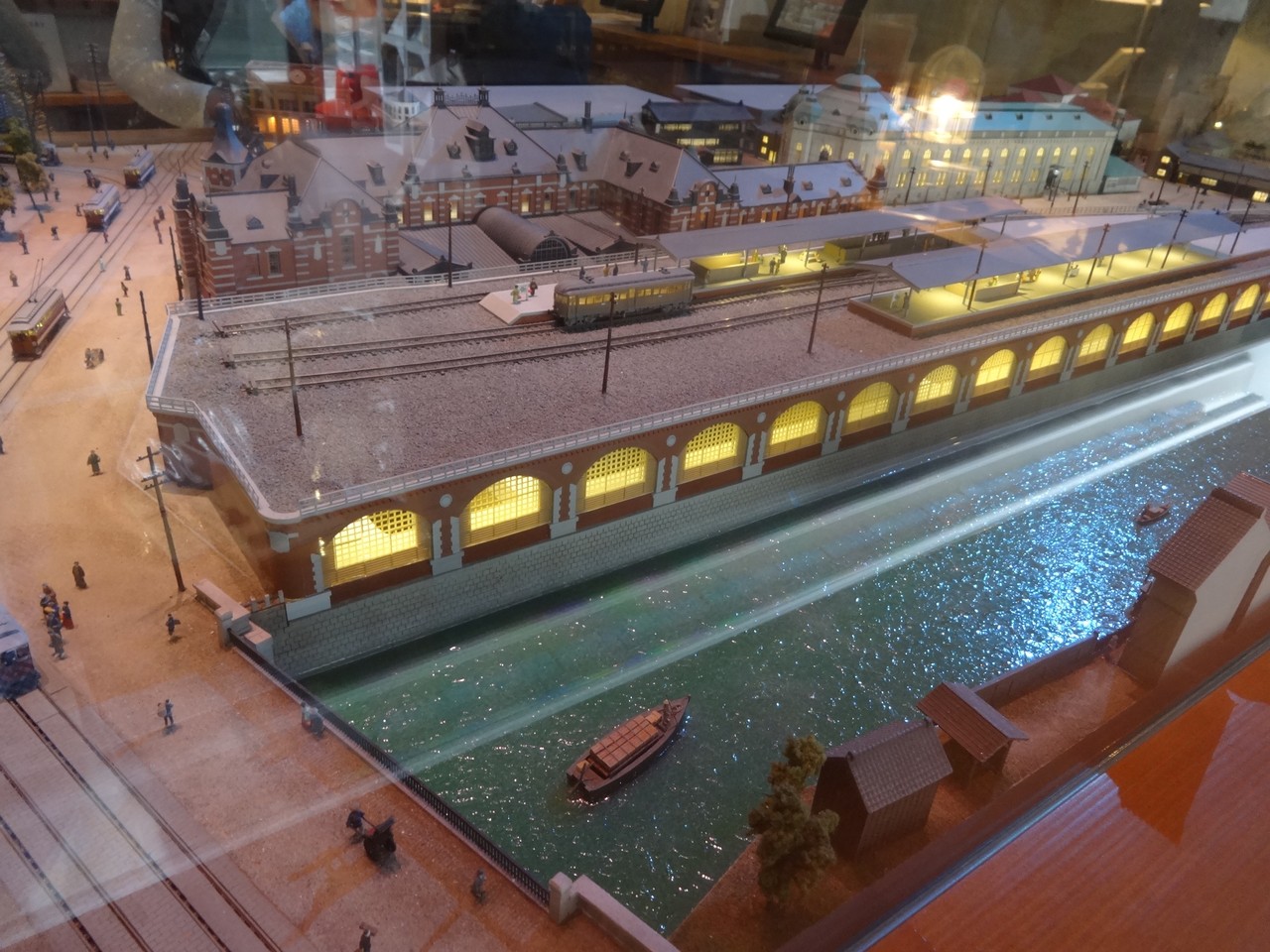 旧万世橋駅界隈にて（その1） : B.B.L.T