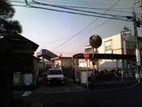 駅へ