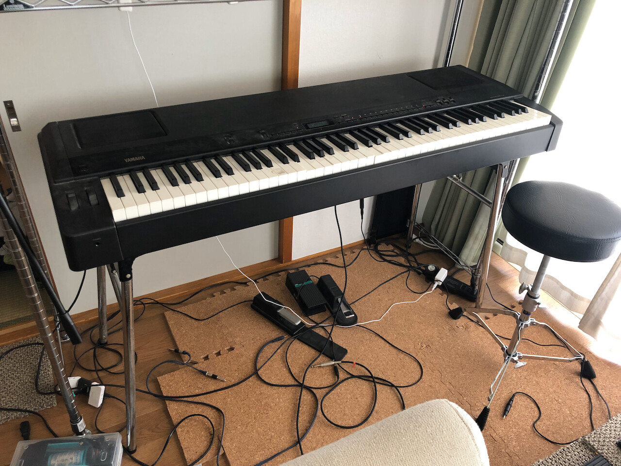 YAMAHA P-200 電子ピアノ 88鍵盤 ステージピアノ ペダル付 ★ YAMAHA CP88 ステージピアノ 88鍵盤 シンプル5点セット 【ケース