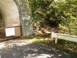 43トンネル脇の下山道入口