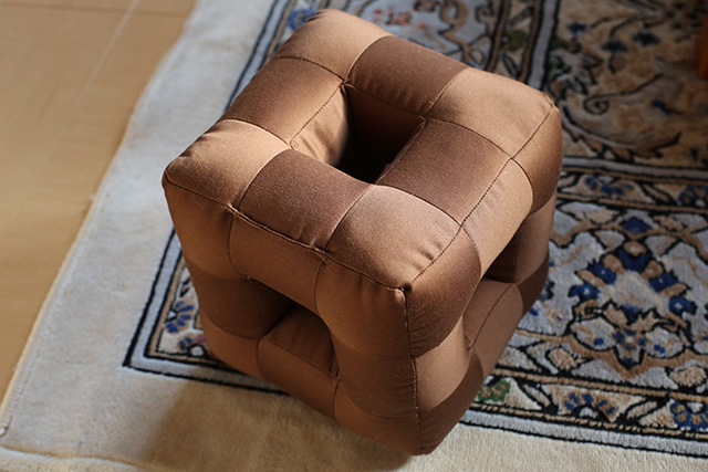 下にした方の耳からもテレビの音が聞こえる枕 クマデジ