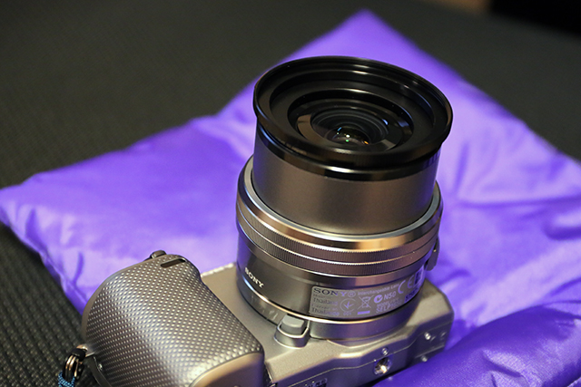 SONY E PZ 16-50mm F3.5-5.6 OSS(SELP1650)にレンズフードを SONY E PZ 16-50mm F3.5-5.6 OSS(SELP1650)にレンズフードを
