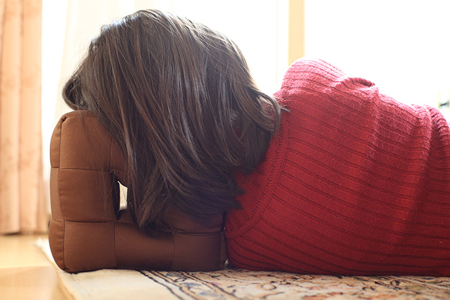 下にした方の耳からもテレビの音が聞こえる枕 クマデジ