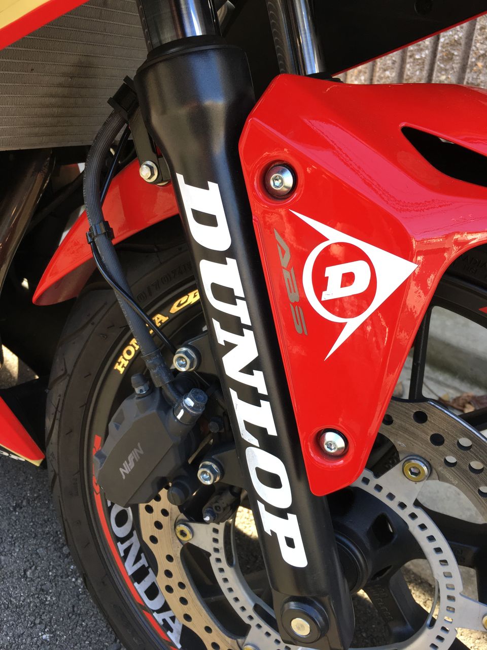フロントフェンダー交換 : 今が旬！CBR400R後期ライダーブログ