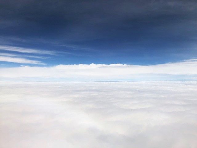 雲の上 雲の上の世界の写真・画像素材-Snapmart（スナップマート）