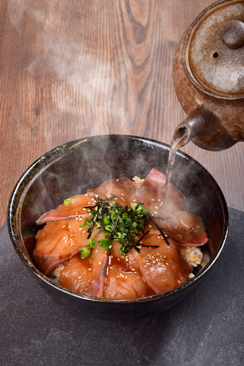 豊後水道 寒ブリ漬け丼（熱めし丼）