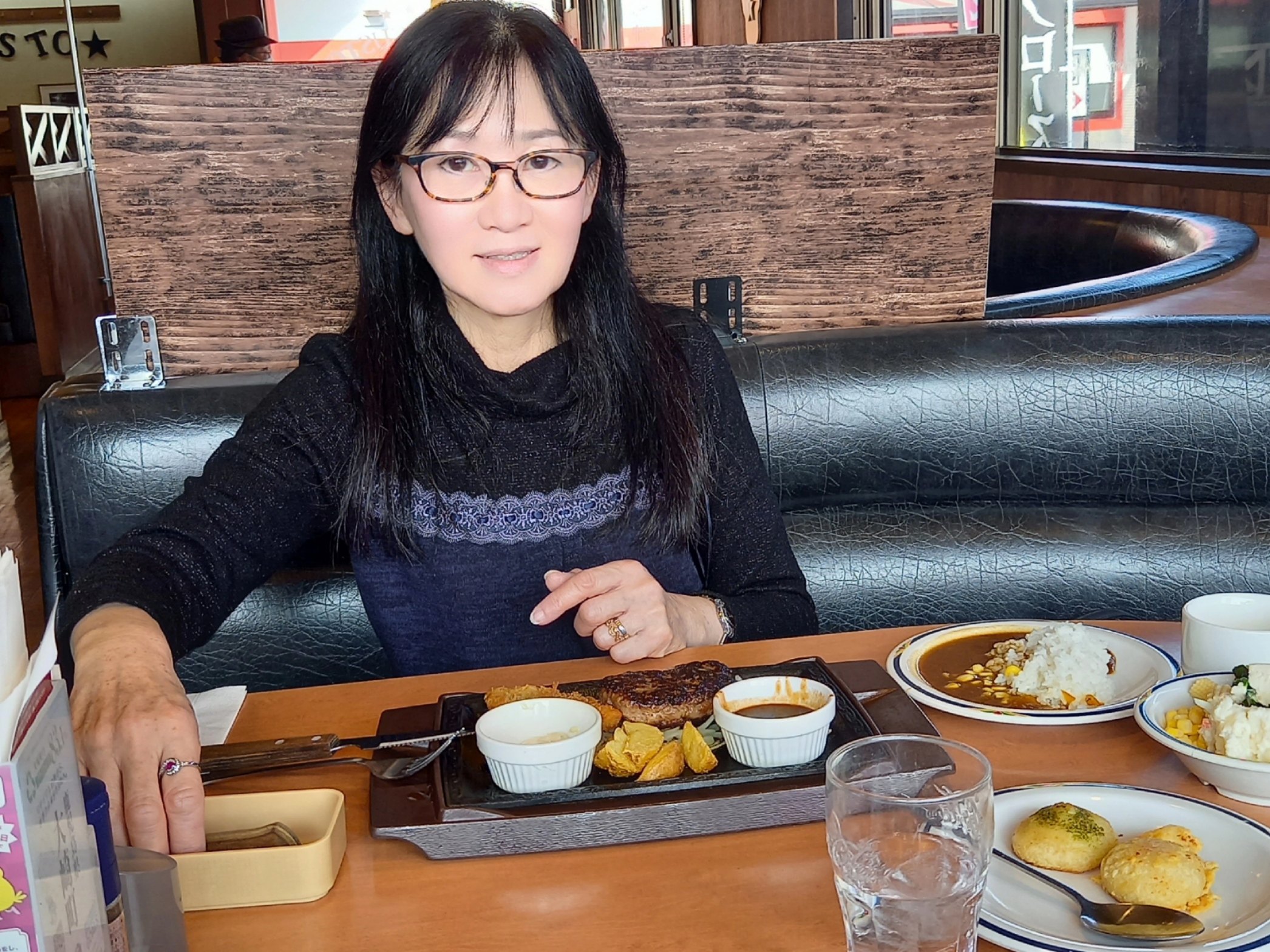 くまじろうママと撮影デ ト 定例の病院帰りに初めてのステーキガストでハンバーグランチ ライス カレー パン スープ サラダ デザートの食べ放題に行ってきました O クマジー王国のくまじろう