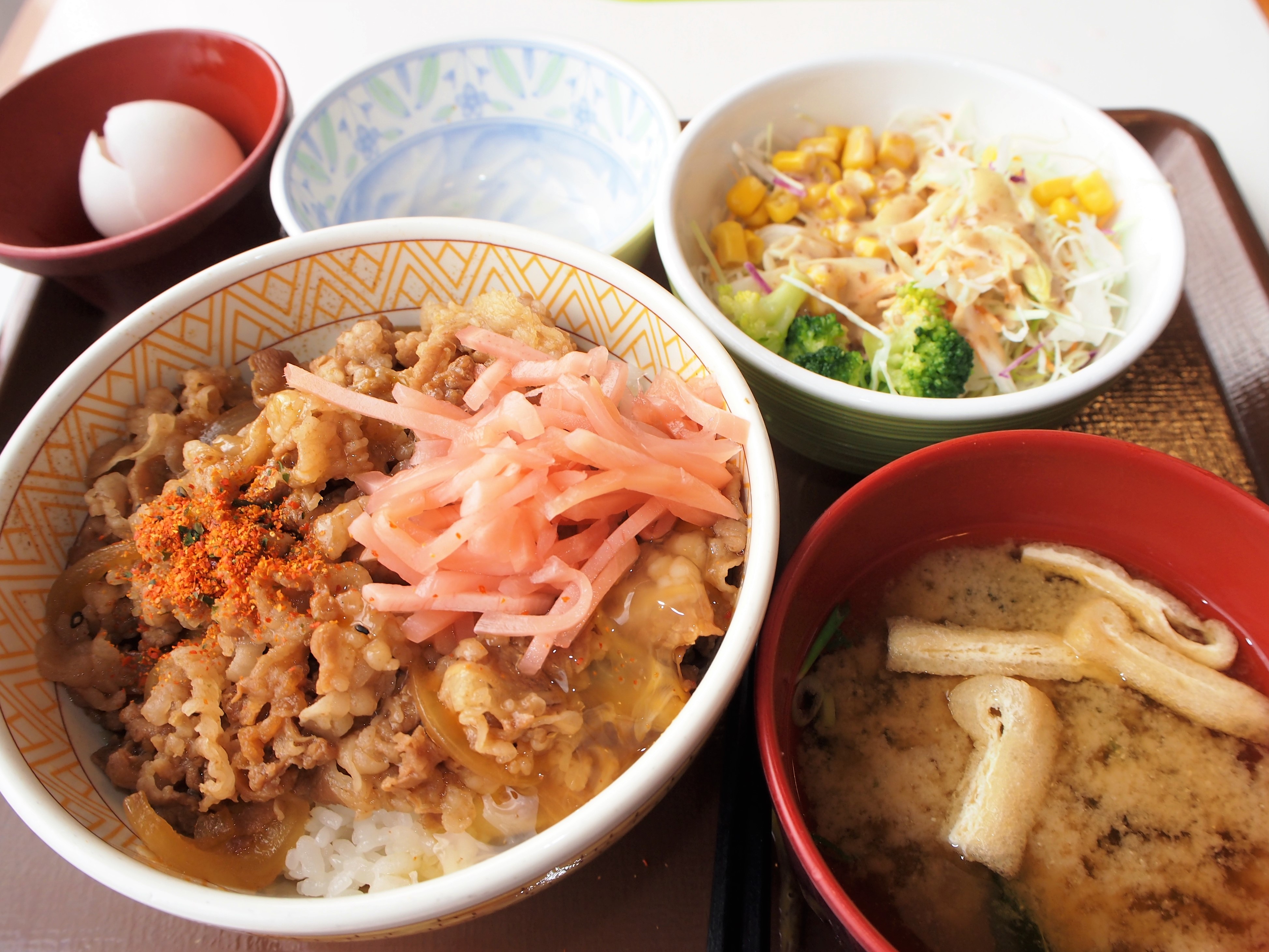 クマジー王国のくまじろう:【すき家の牛丼ランチセット】毎月29日肉の日なので5月25日(水)11：00より新発売のすき家のランチメニューをたべ ...