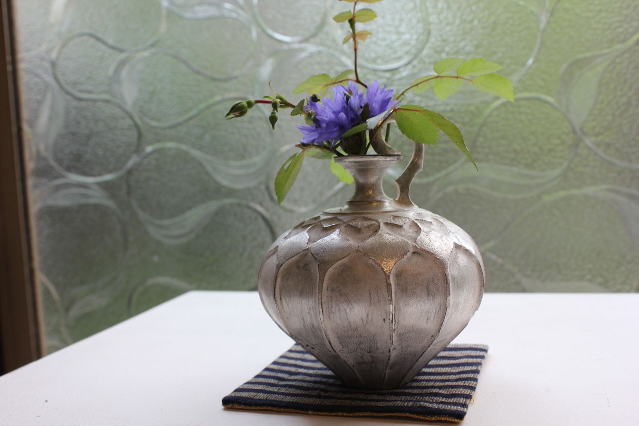 伊藤剛俊 黒と白の花柄一輪挿し 伊藤剛俊 黒と白の花柄一輪挿し Amazon