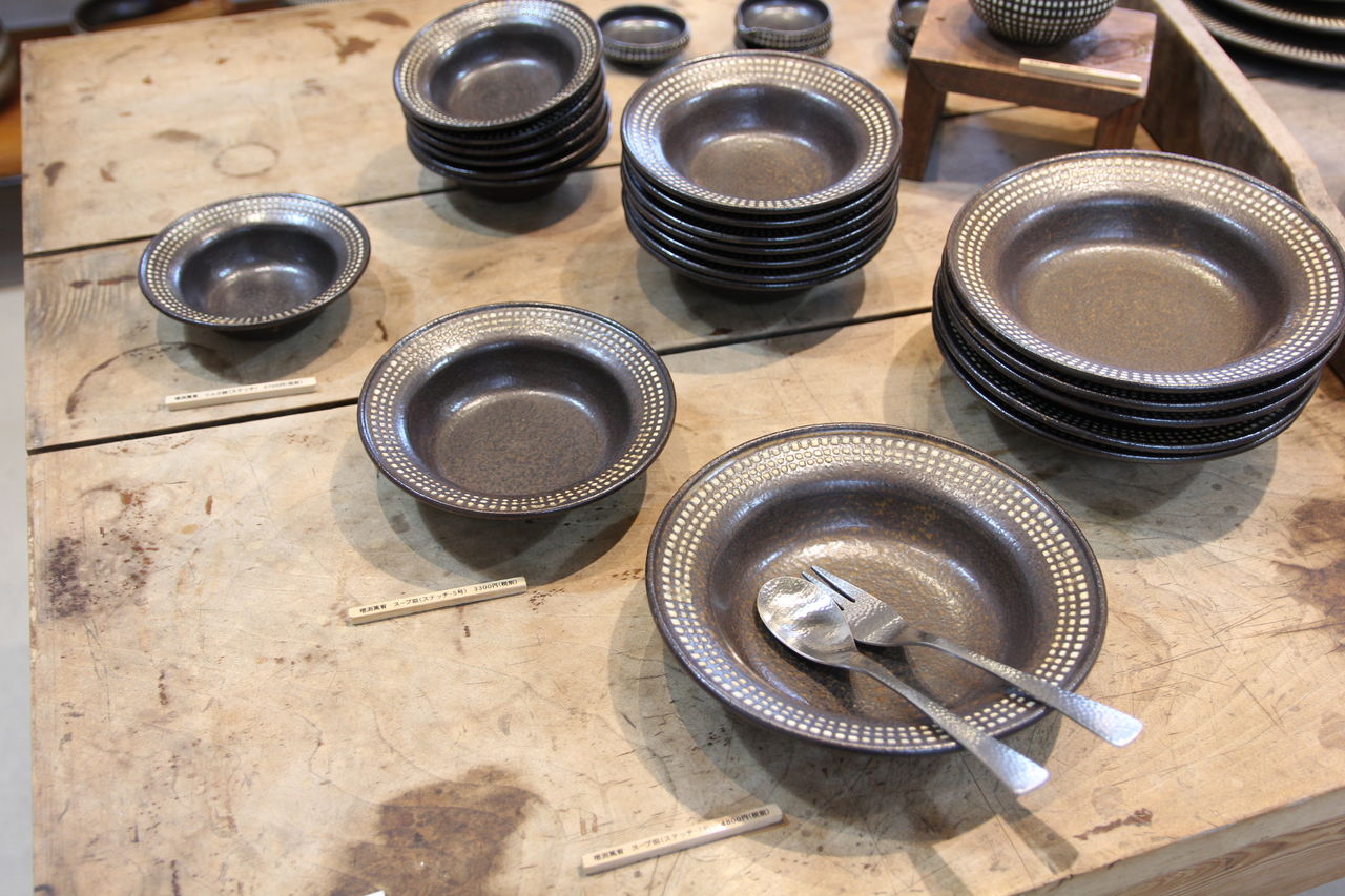 増渕篤宥　さん玉縁丸浅鉢（トクサ)