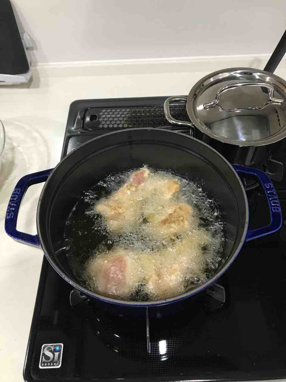ストウブで蓋をして揚げる唐揚げ 鍋好きのごはん日記 Powered By ライブドアブログ