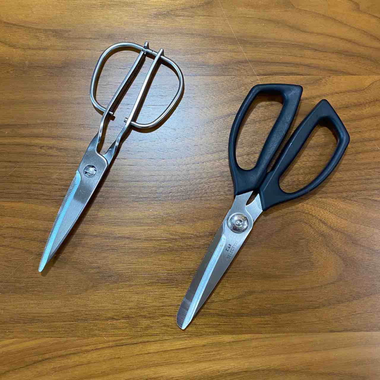 100円クーポン有 送料無料 ステンレス製引き切り型キッチンはさみ ふた開け付 分解 丸洗い おしゃれ 一人暮らし 魚 鶏肉 カニバサミ ねぎ 肉 ギザ刃加工 キッチンバサミ 持ちやすい カニ足 パック食材 ハム ハサミ 鋏 調理器具 国産 日本製 アウトドア 個キッチン