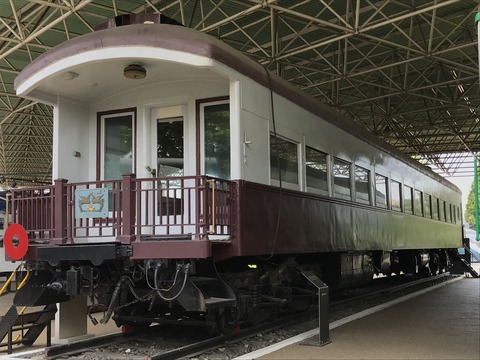 527
