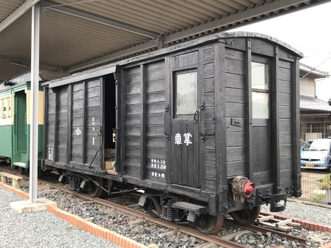 889