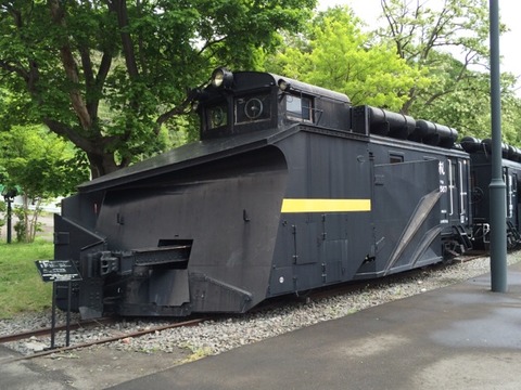 385