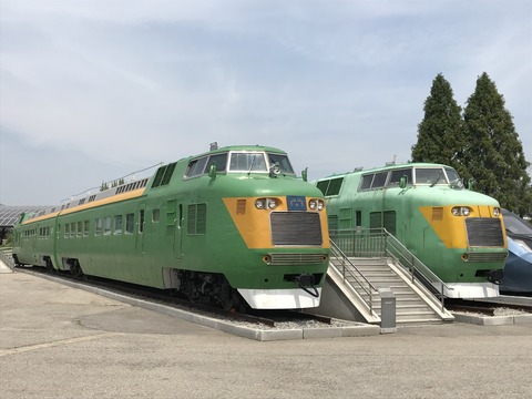 560