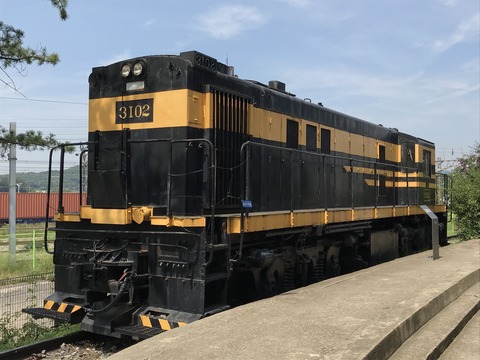 512