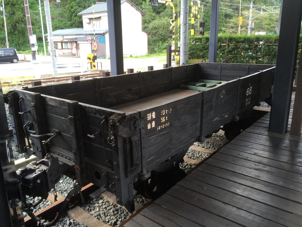 勝山】京福テキ6(えち鉄ML6)+ト68 勝山駅前 : 保存車めぐりの記録