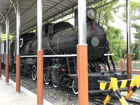 576