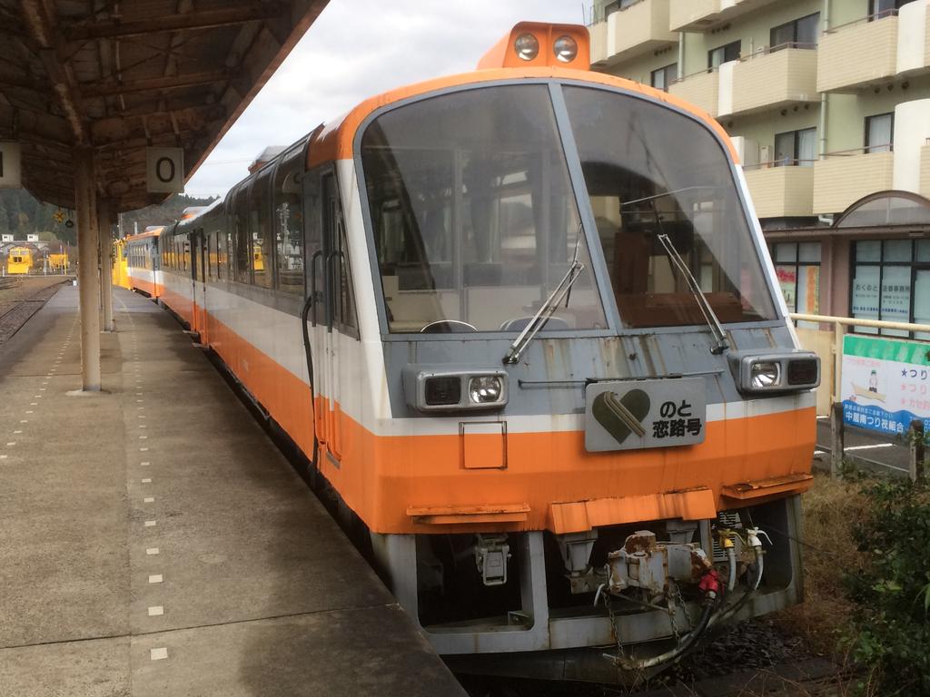 穴水】のと鉄道NT801+802・NT127 穴水駅 : 保存車めぐりの記録