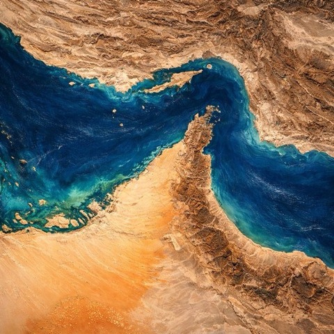 イラン、ホルムズ海峡の通行料にビットコインや人民元を要求。勢いが続けば10万ドルを予測