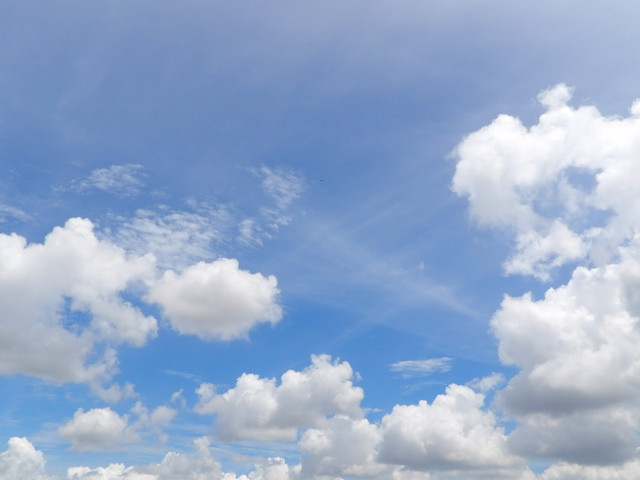 青と白と灰色の世界 バンコクの空68 雲と太陽のblog 青と白と灰色の世界 バンコクの空68 雲と太陽のblog