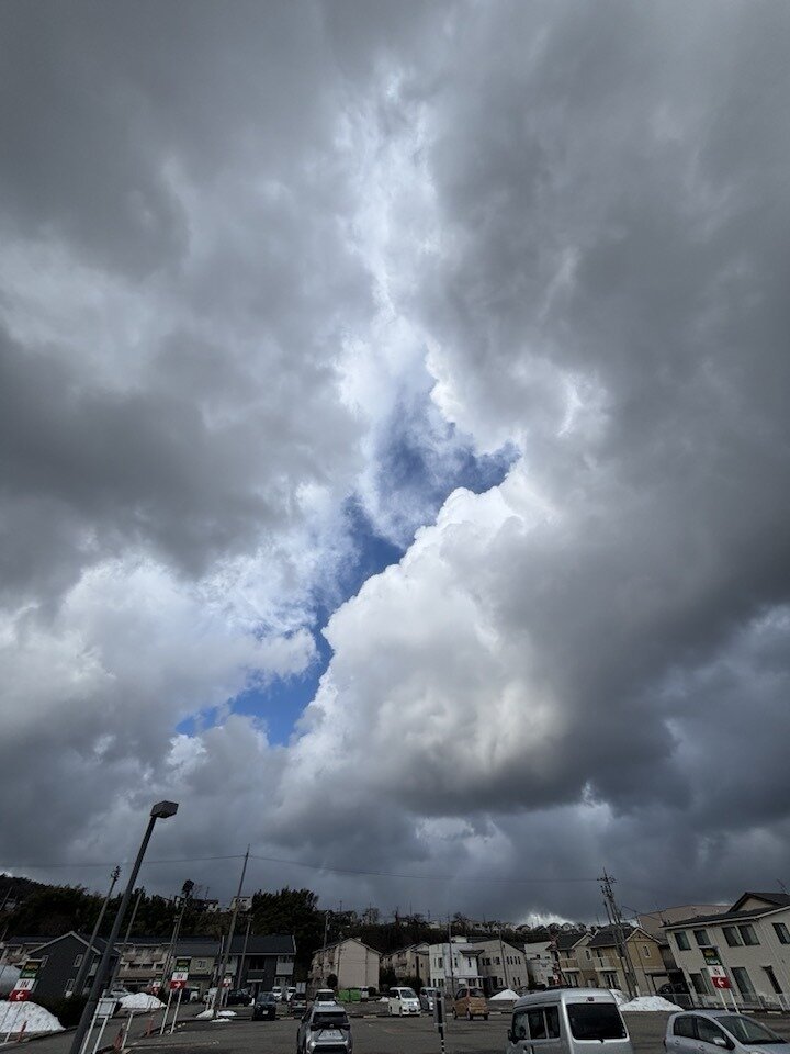 昨夜から大荒れ、今日は暴風雪予報だけど、、、、 : 雲三昧 -雲と空の記録と独り言-