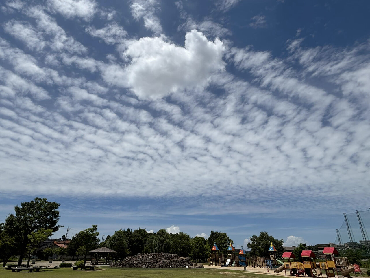 梅雨の中休みに高積雲の波状雲 : 雲三昧 -雲と空の記録と独り言-