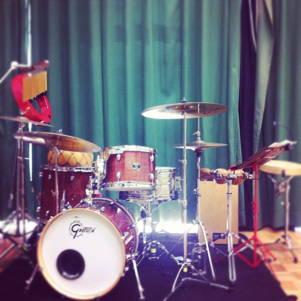 絵本 朗読 ドラム マリンバ フルート ピアノ クンゴボンゴ