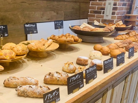 EC5B1299-3515-420D-B491-686E09AD9100