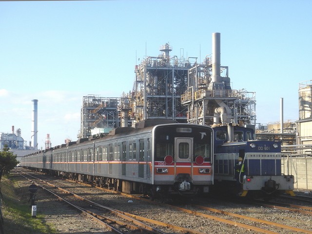 鉄道部品 東葉高速鉄道・インドネシア国鉄 1000形 車番プレート 朝の通勤通学時間帯のジャカルタコタ駅(2007年8月) | 快速ウサギ