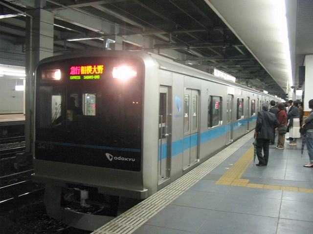 人身事故のため夜の小田急線が大幅遅延 Always 永遠を駆け抜ける一瞬の僕ら