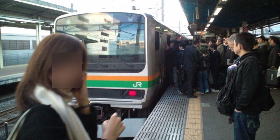 人身事故のため朝の東海道線ダイヤ乱れ Always 永遠を駆け抜ける一瞬の僕ら 人身事故のため朝の東海道線ダイヤ乱れ Always 永遠を駆け抜ける一瞬の僕ら