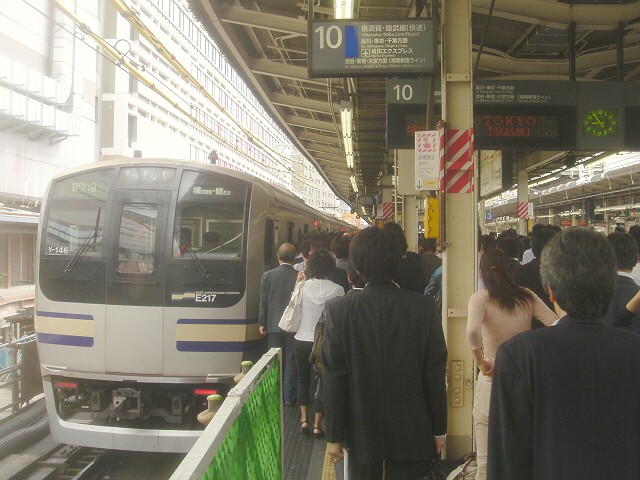 人身事故のため 朝の横須賀線など大幅遅れ Always 永遠を駆け抜ける一瞬の僕ら