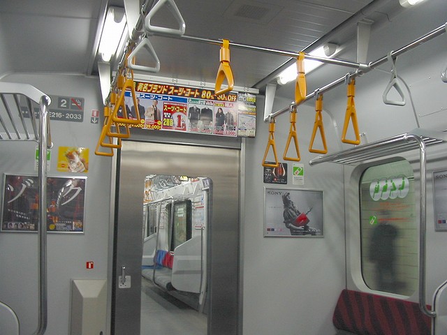 オレンジ色の吊り革，JR車両でも増加中 : always ─永遠を駆け抜ける