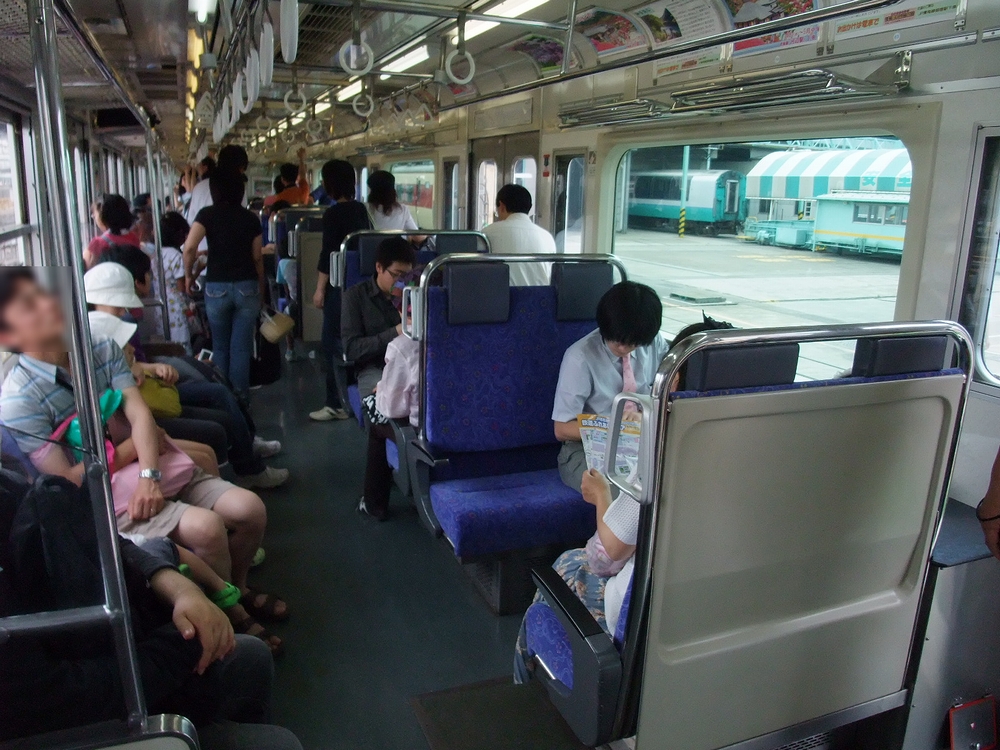 201系四季彩モケット座席