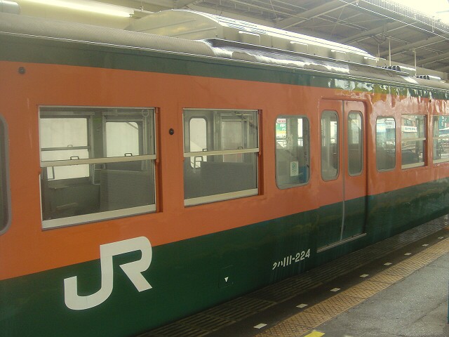 幕張留置の湘南色113系(横コツ S104編成)東京入場 : always 幕張留置の湘南色113系(横コツ S104編成)東京入場 : always