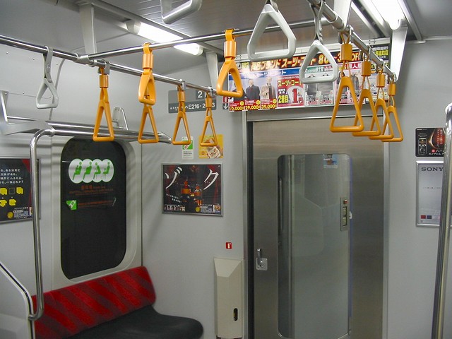 オレンジ色の吊り革，JR車両でも増加中 : always ─永遠を駆け抜ける