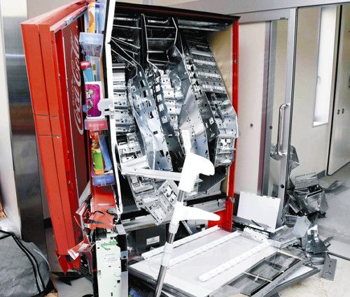 避難所の高校の自販機破壊…「北陸コカ・コーラ」が被害届を提出