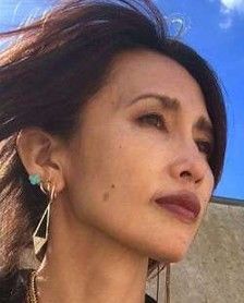 工藤静香、美脚&脚長ショットを披露するも「部屋歪んでない?」と加工