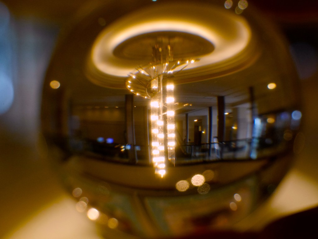 ガラス球に閉じ込めた まぁるい世界 クピの蒼い風