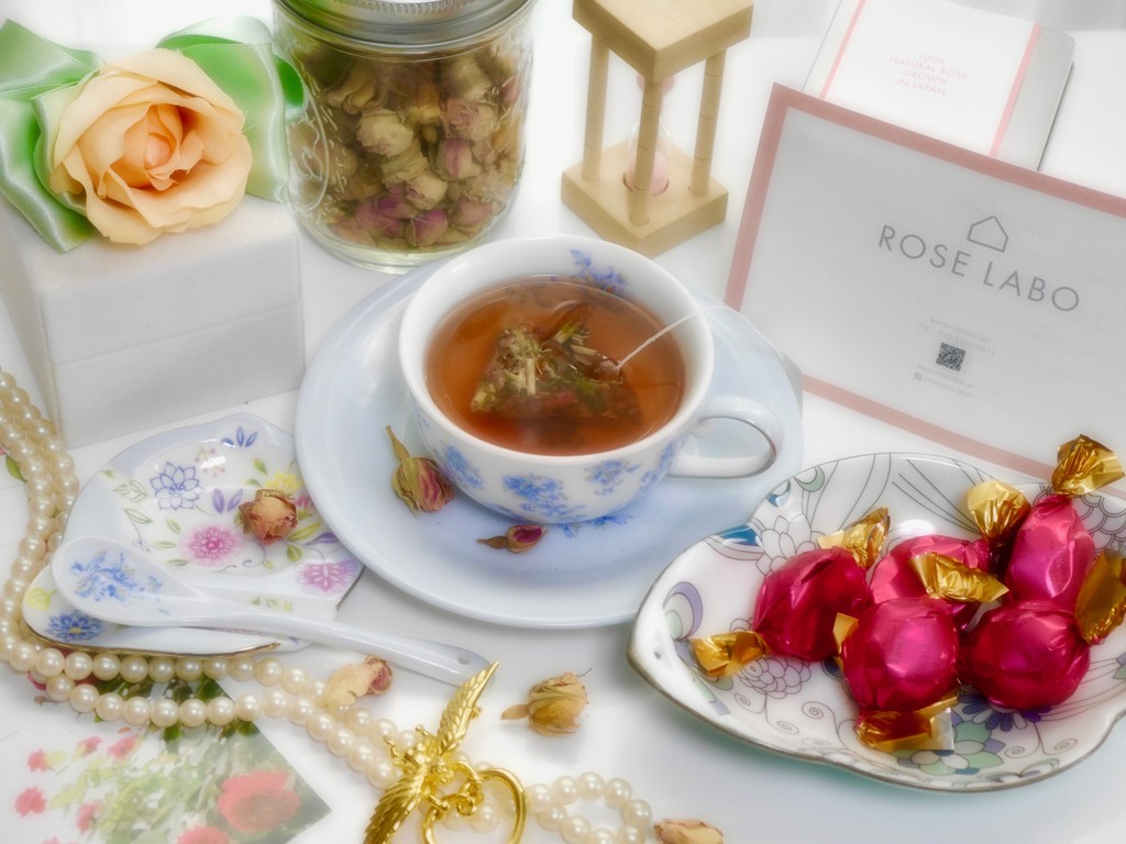 薔薇と寄り添う一日 ローズハーブティー クピの蒼い風