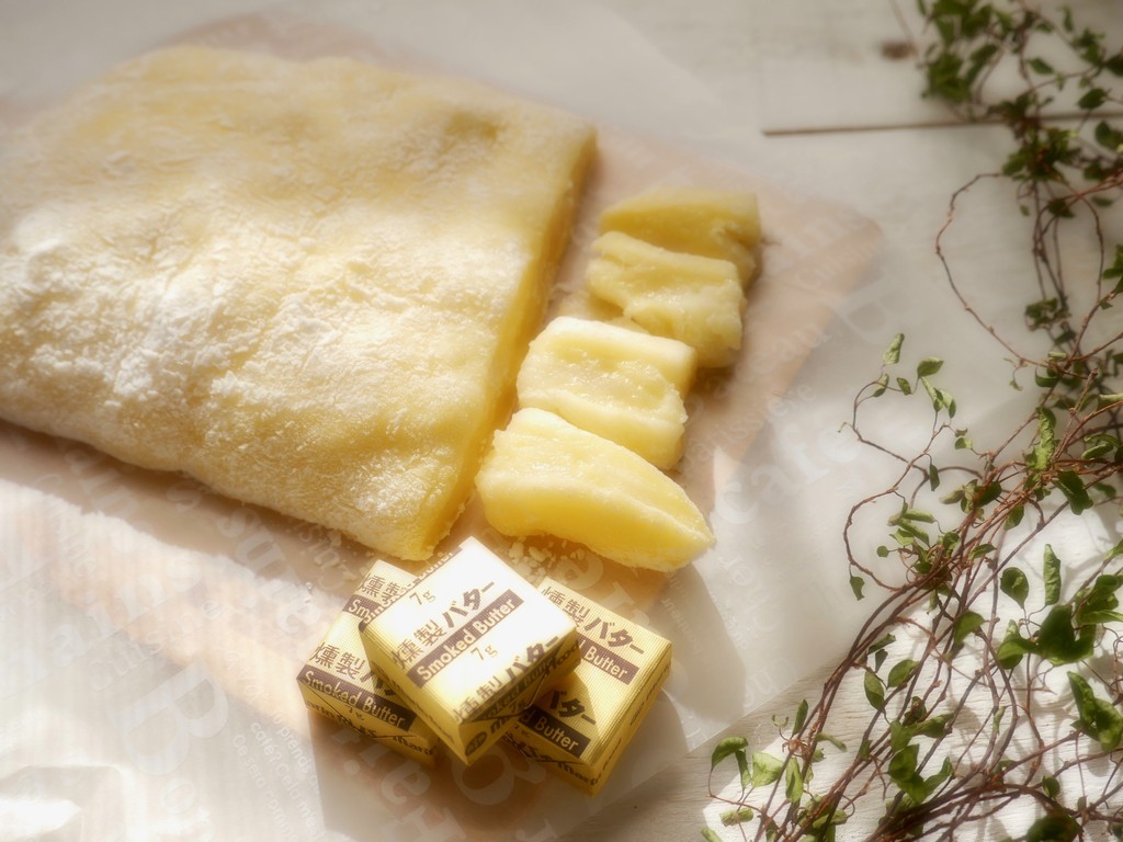 優しい甘さの黄色いお餅 レンジで簡単バター餅 クピの蒼い風