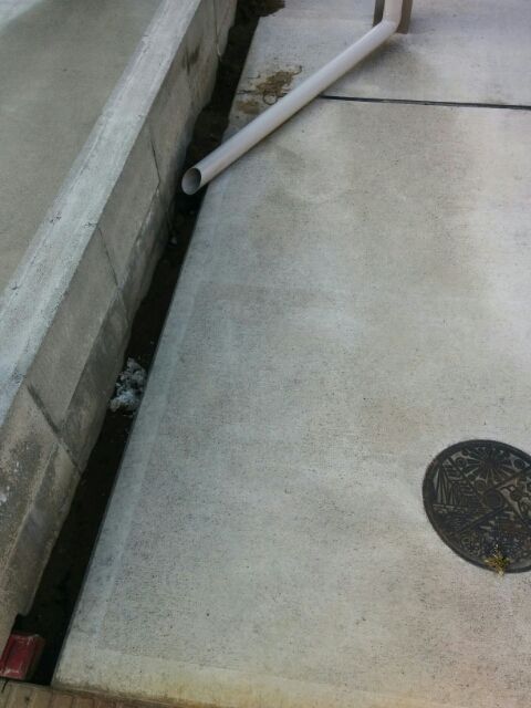雨樋からの排水による土間コンクリート汚れ対策 蔵のミサワホームを建ててから ライブドア版