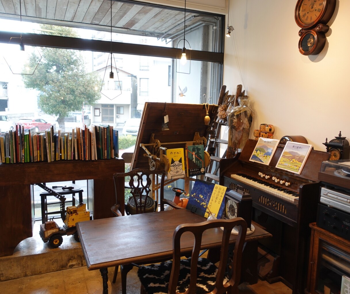 絵本文庫 ふみくら 高松市 : マユリ～ナの暇つぶし＊香川のお店食べ歩き