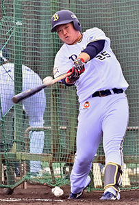 オリックスドラ2内藤鵬(18)、10スイングで柵越え5本