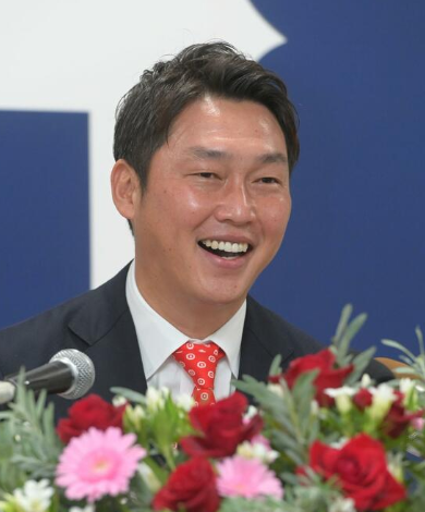 新井新監督「坂倉は捕手専念させますか」